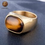 Anillo clásico con piedra de ojo de tigre