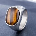 Anillo clásico con piedra de ojo de tigre