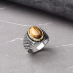 Anillo de ojo de tigre con marco de acero inoxidable