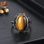 Anillo elegante con cabujón de ojo de tigre